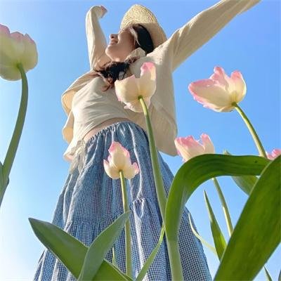 莉莉·詹姆斯 